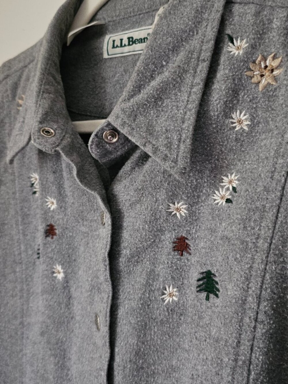Vintage L.L. Bean embroidered button-down flannel chamois top - Picture 3 of 10